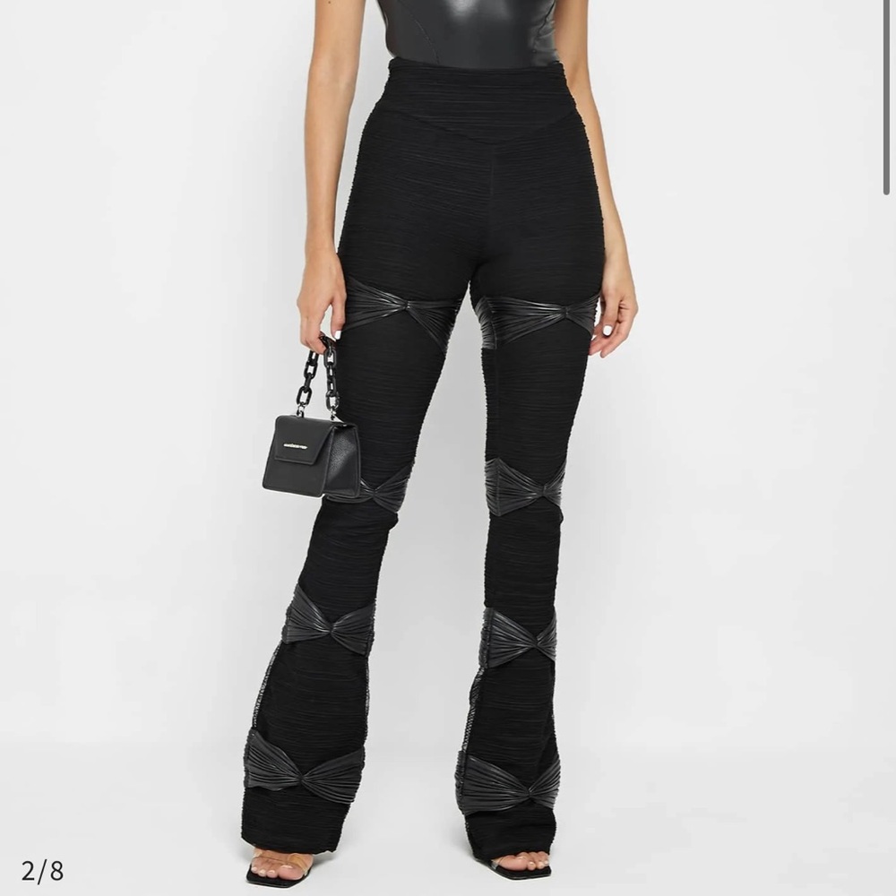MESH OVERLAY FLARED LEGGINGS - BLACK